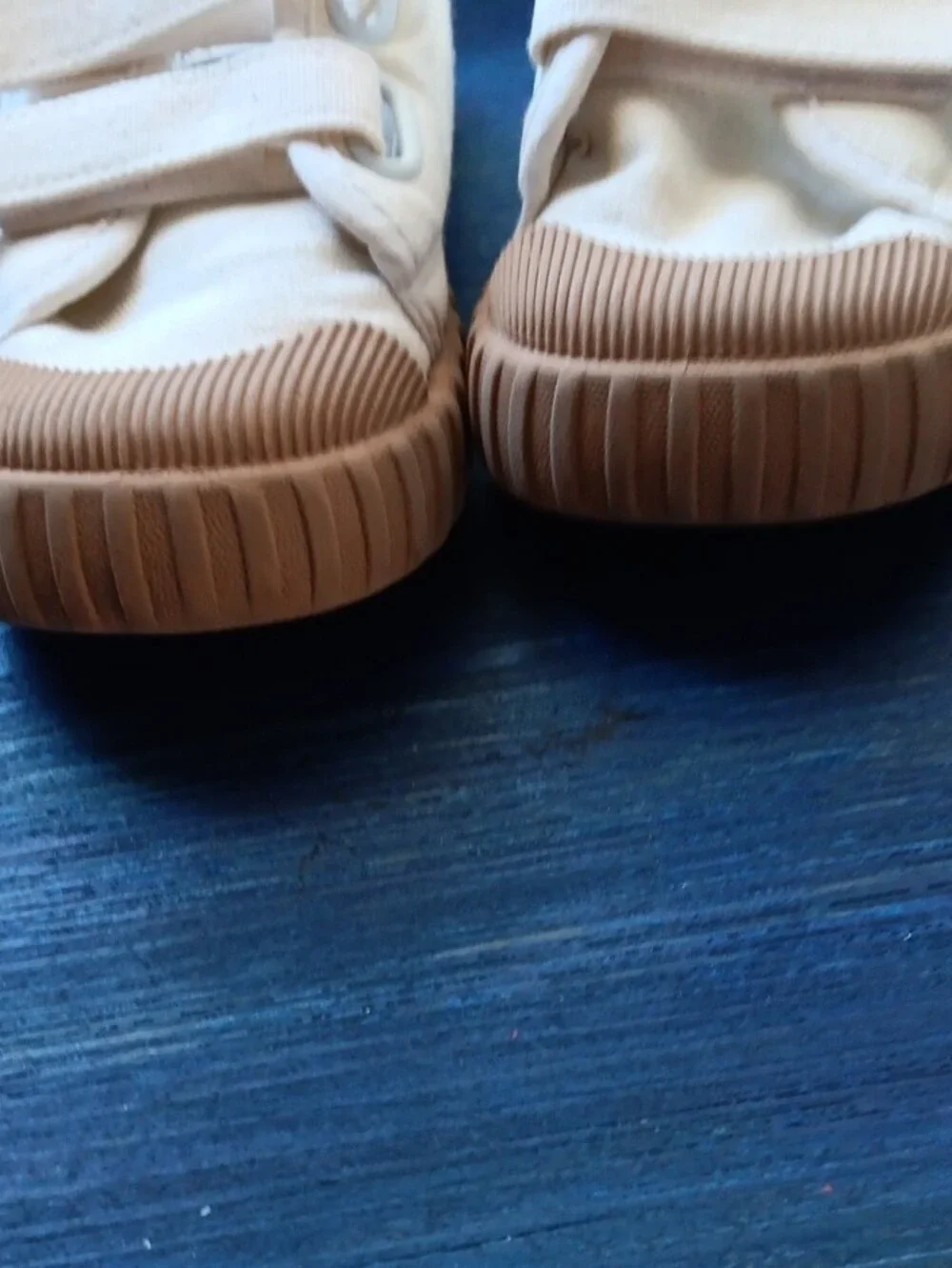 Sanuk easily hook